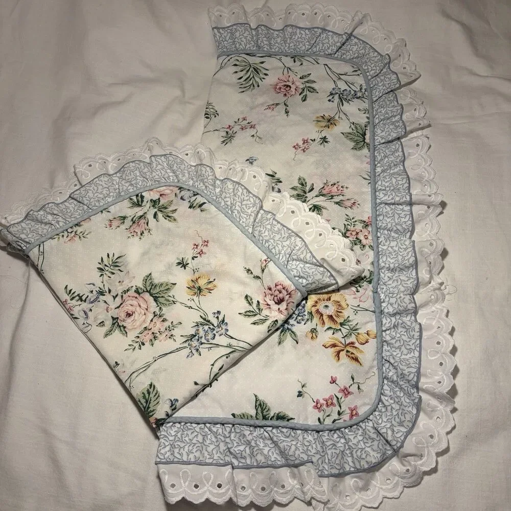 Vintage JC Penney Floral Ruffled Eyelet Scroll Standard Pillow Sham Set 2